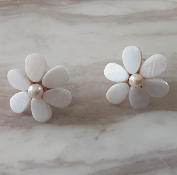 Multi-Strand Glass Seed Pearls|MOP Donut Pendant|MOP Daisy Post Earrings - Vtg - Picture 9 of 10